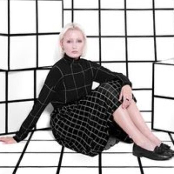 Grid Print Turtleneck knit Top - Picture 3 of 4